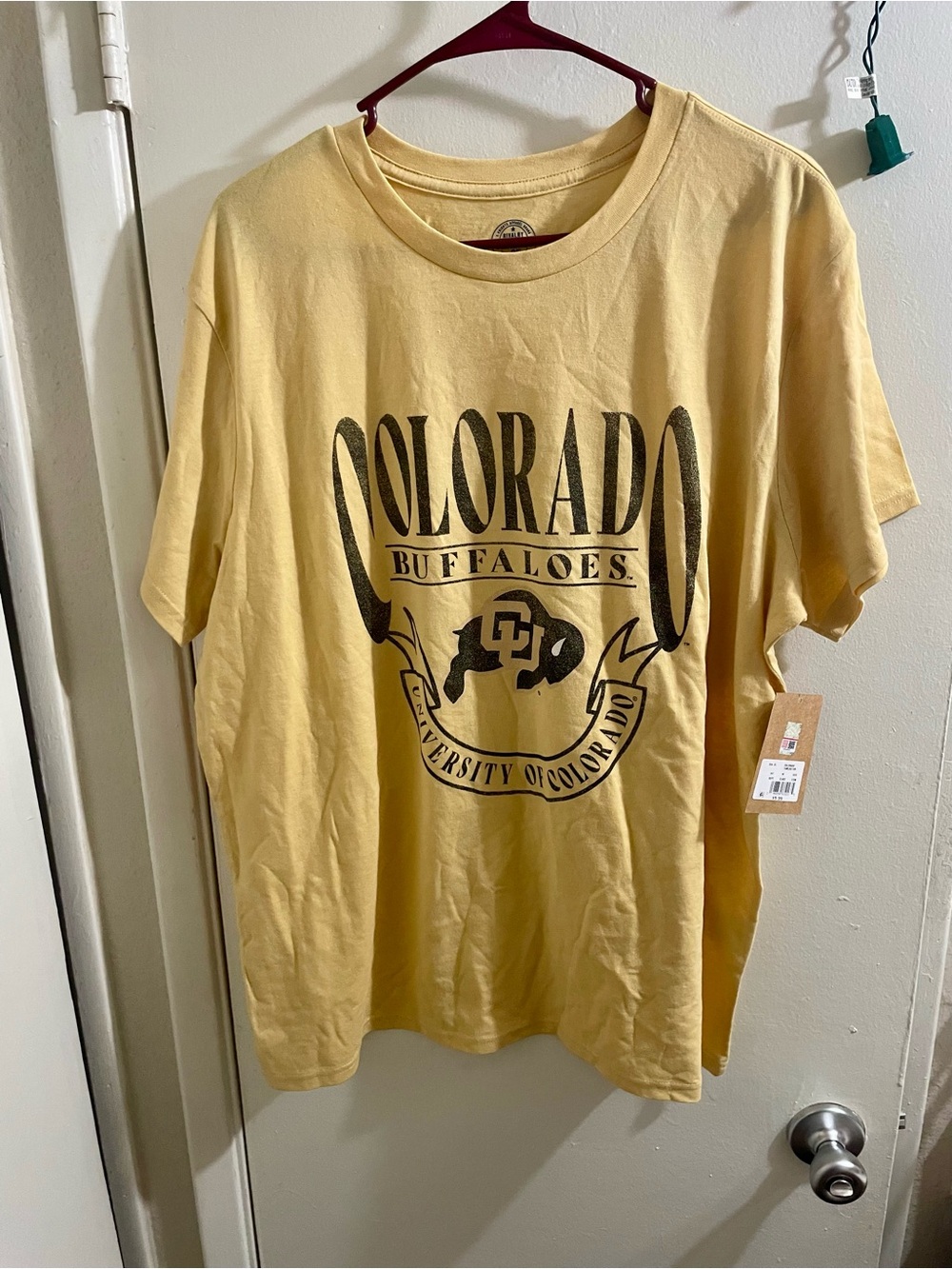 NWT Knights Apparel Colorado Buffaloes Gold Graphic T-Shirt Mens XL